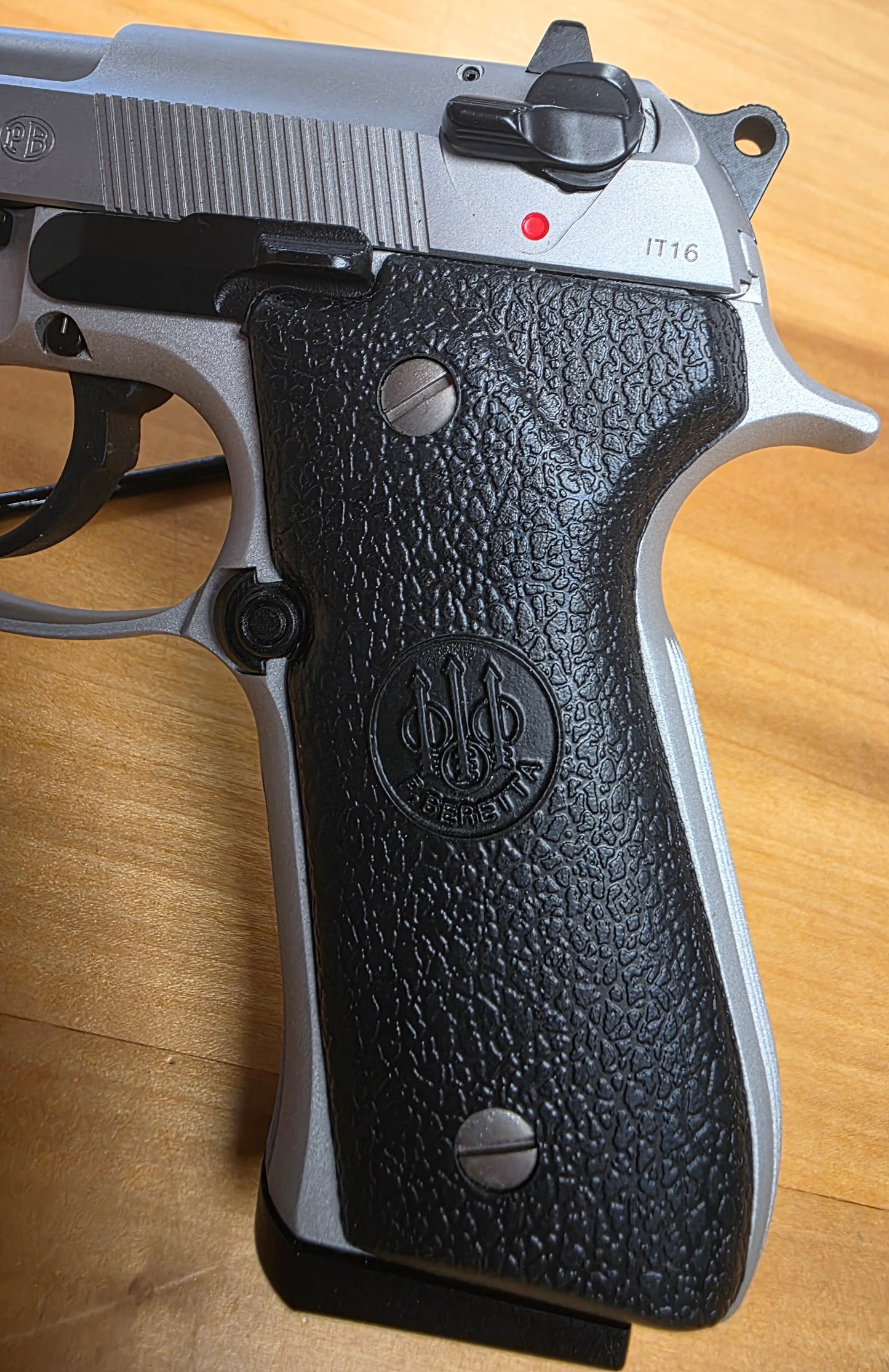 Beretta 92FS Stainless 9mm 15-round(Pre-owned)